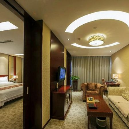 וייפנג Dongfang Hotel מראה חיצוני תמונה
