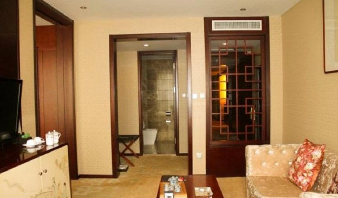 וייפנג Dongfang Hotel מראה חיצוני תמונה