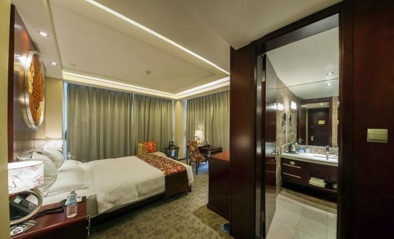 וייפנג Dongfang Hotel מראה חיצוני תמונה